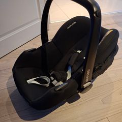 Maxi cosi car seat and base