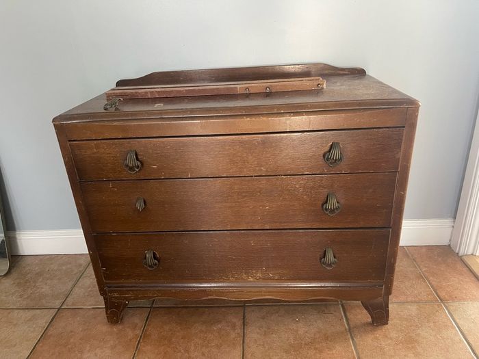 Harris Lebus dresser with mirror. Have spare drawer handle for damaged one.