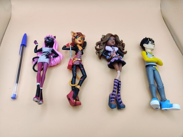 Monster High RBA Magazine Figure Bundle