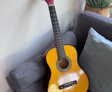 Mini acoustic guitar