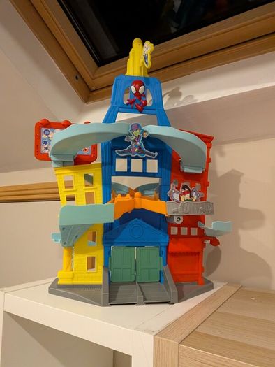 Spidey and friends race track