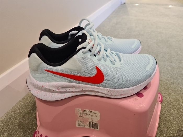 Ladies Nike Comfort size 6 BN