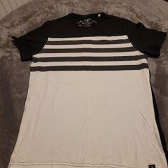 mens guess t shirt