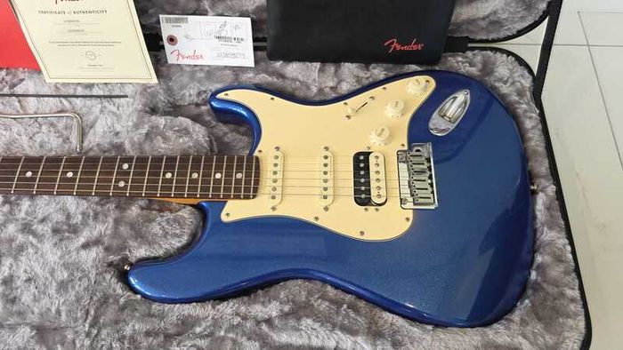 Fender American Ultra Stratocaster HSS, Cobra Blue