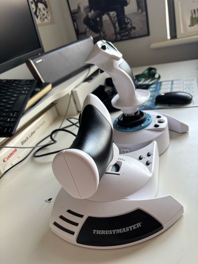 Thrustmaster T.Flight Hotas One, Microsoft Flight Simulator Edition.