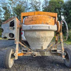 4 Bag Altrad Fast Tow Mixer