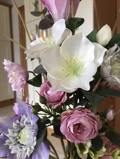 Stunning vase with Silk Flowers (Flowers are from Arnotts so exceptional Quality)