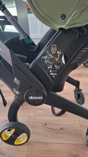 Doona carseat and Isofix Base
