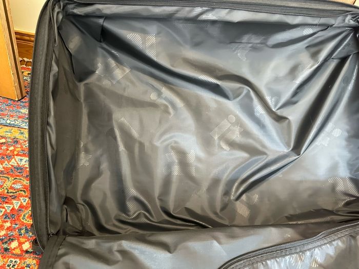 It luggage suitcase medium