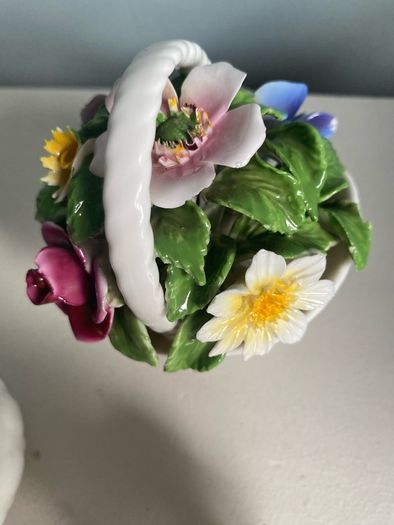 Trip of porcelain posies