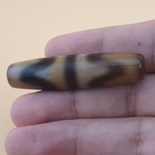 Vintage Himalayan Tibetan Zigzag Pattern Agate Bead Amulet