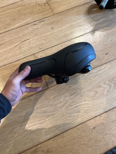 Comfortable wide Saddle (gel and ventilated)