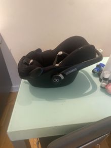 Maxi Cosi Pebble Plus car seat and isofix base