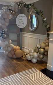 balloon arch and easel