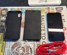 Iphone X 64GB with 2 cases, headphones and charging cable