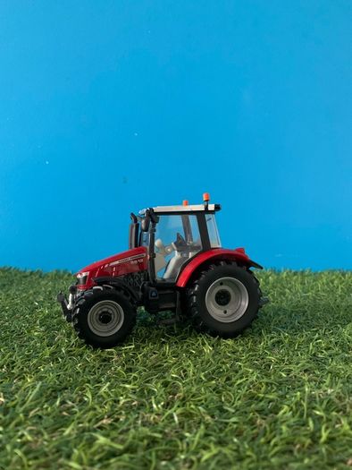 Model tractors