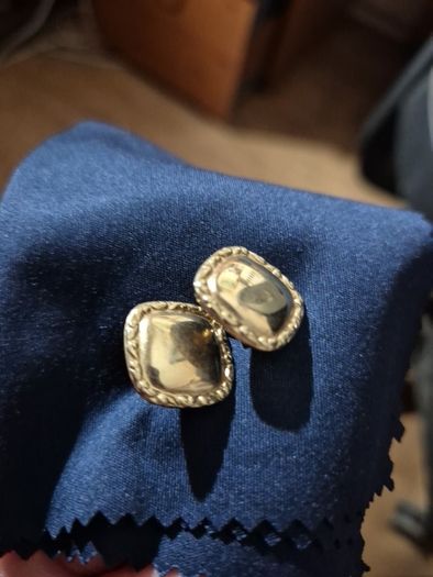 Vintage golden tone earrings