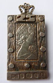 Vintage Sterling Silver 1977 Queen Elizabeth II Silver Jubilee Ingot Pendant by Addis & Co - 14,8g