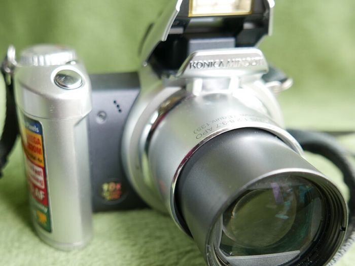 Konica Minolta Dimage Z2 4MP Digital Bridge Camera Working Tested