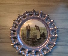 Stunning FOREIGN Decorative Plate