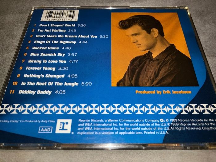 Chris Isaac - Heart Shaped World    CD