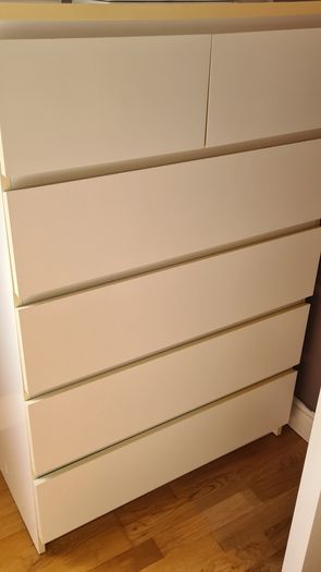 chest of drawers