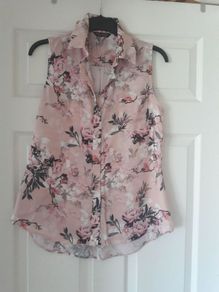 Select floral pink top
