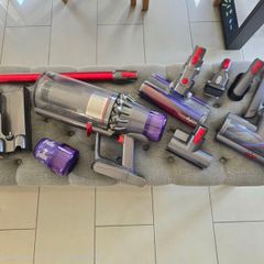 Dyson Outsize with genuine accessories