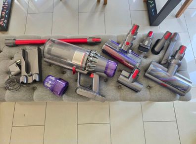 Dyson Outsize with genuine accessories