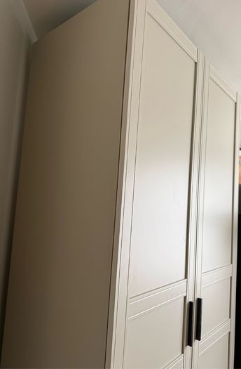 Standing wardrobe/closet