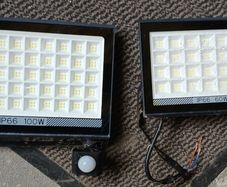 2x sensor lights