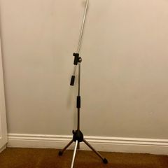 Adjustable microphone stand