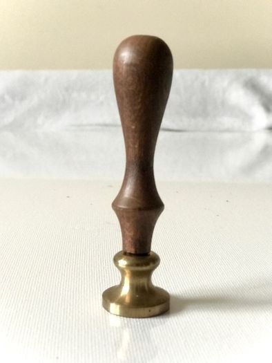 Vintage lacquer seal. Wax stamp. Letter 'G'
