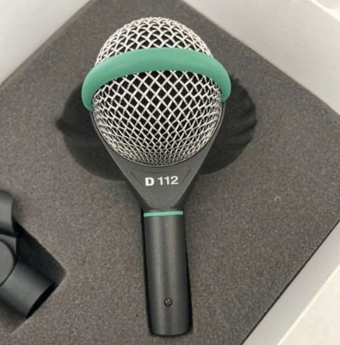 Akg D112
