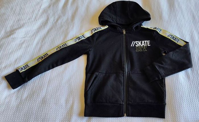Boy's Tracksuit . Age 7-8