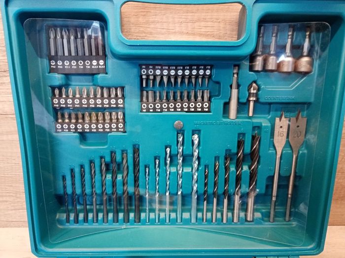 Makita HP1631KX3 - 710W Hammer Drill in a Case with 74 Accessories