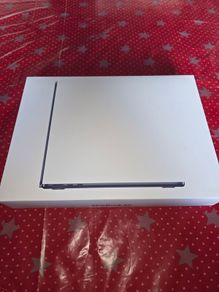Empty box for Macbook Air