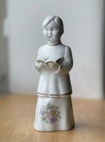 ROYAL TARA Choir Boy Figurine 5 1/2"
