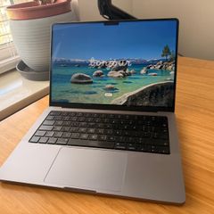 14 inch Macbook Pro M1 16 gb RAM 512 GB