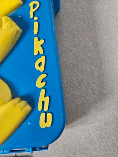 Vintage 1999 Pokemon Pikachu Nintendo Rose Art Plastic Carrying Case