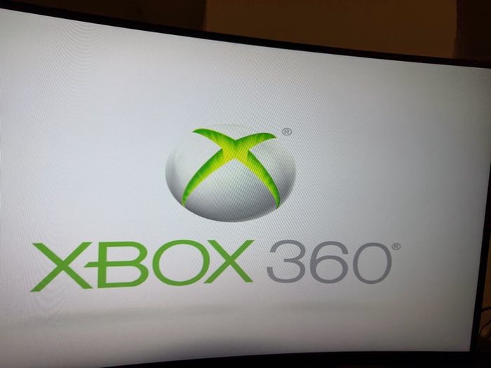 Xbox 360s 250gbHdd and games( plug n play )