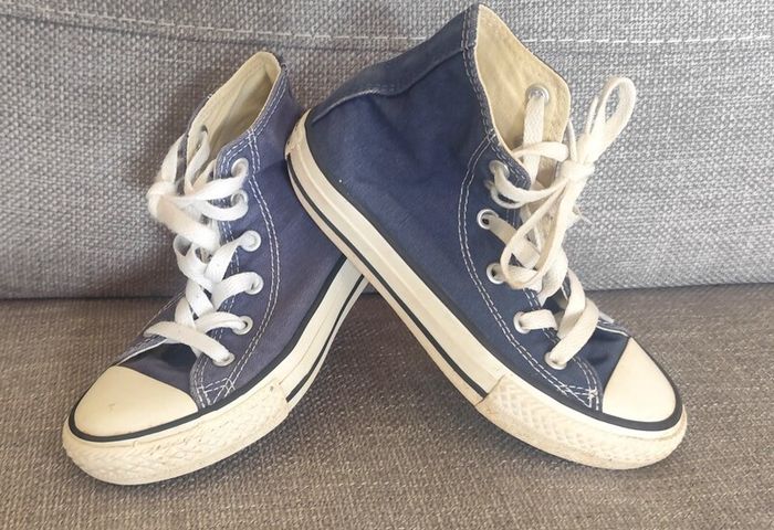 Kids Converse. Size Junior  UK 12