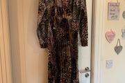Boo Hoo dress