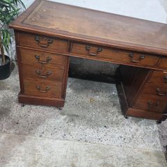 chesterfield desk