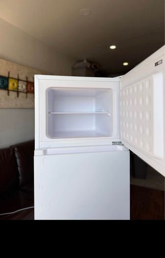 Powerpoint Fridge Freezer  Excellent Condition
