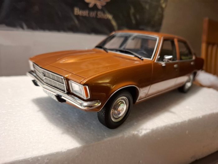 Opel Rekord Series D 2100d 1973 - 1/18 - New In Box