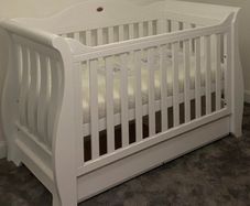Boori country cotbed and changing table drawers