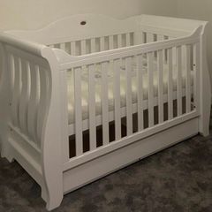 Boori country cotbed and changing table drawers