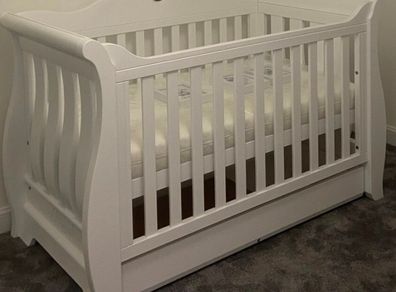 Boori country cotbed and changing table drawers