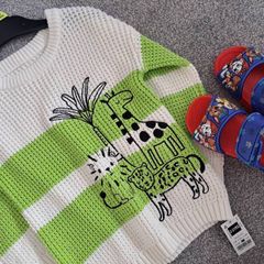 jumper & sandles